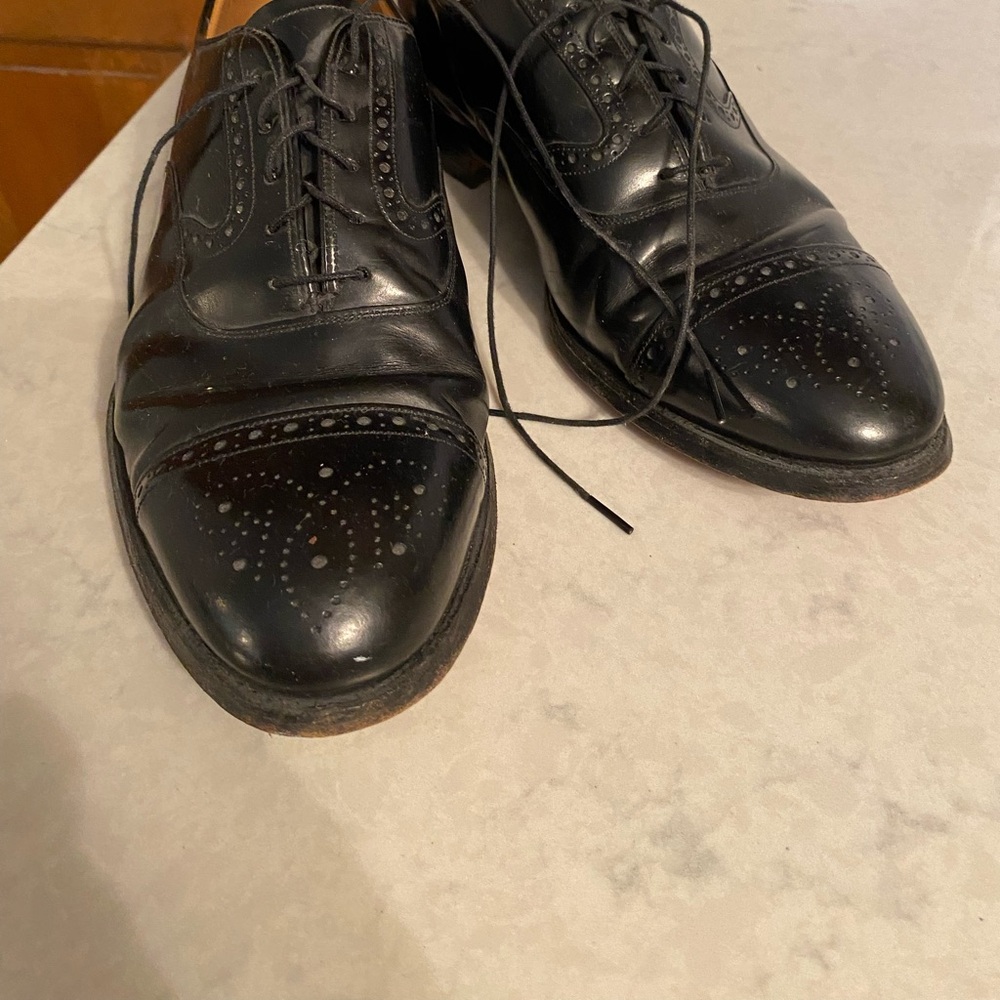 Men's Black Johnson & Murphy Oxford.  Size 10 1/2.  Used lots of wear left